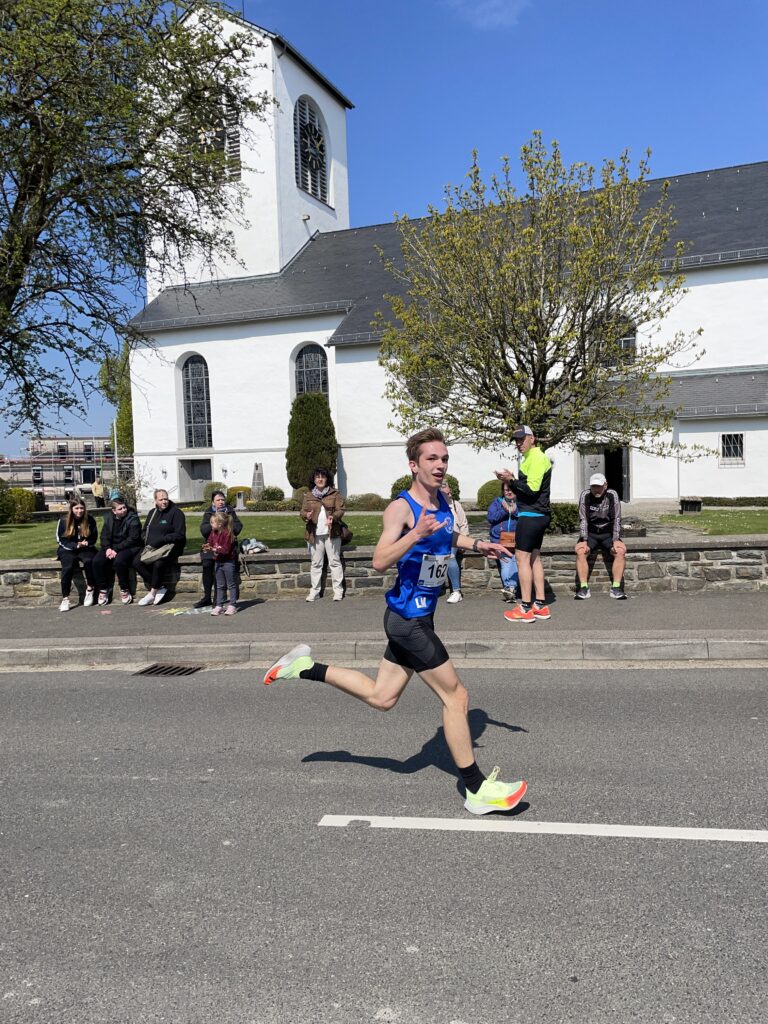 Lukas Mehl gewinnt Kraremannslauf in Simmerath