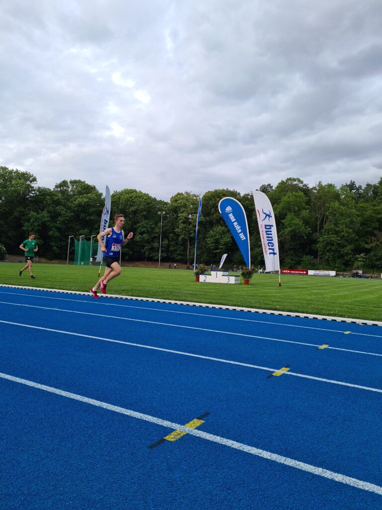 Lukas Mehl erläuft DM Quali über 3000m